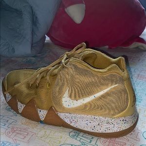 Kyrie shoes very nice shoes rare
